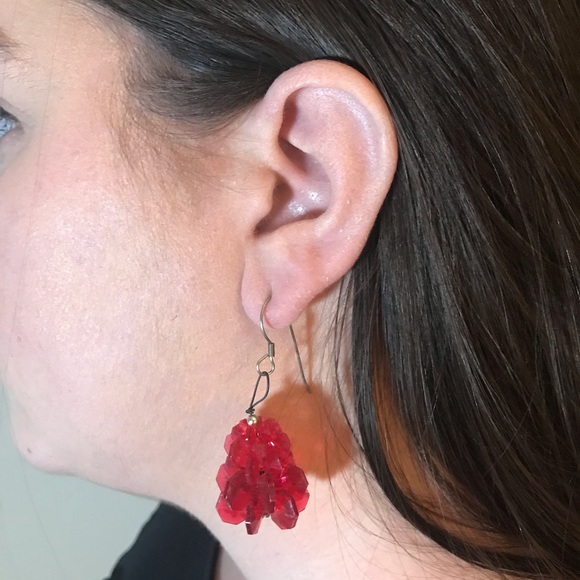 Vintage Red Lucite Dangle Earrings - Picture 4 of 4